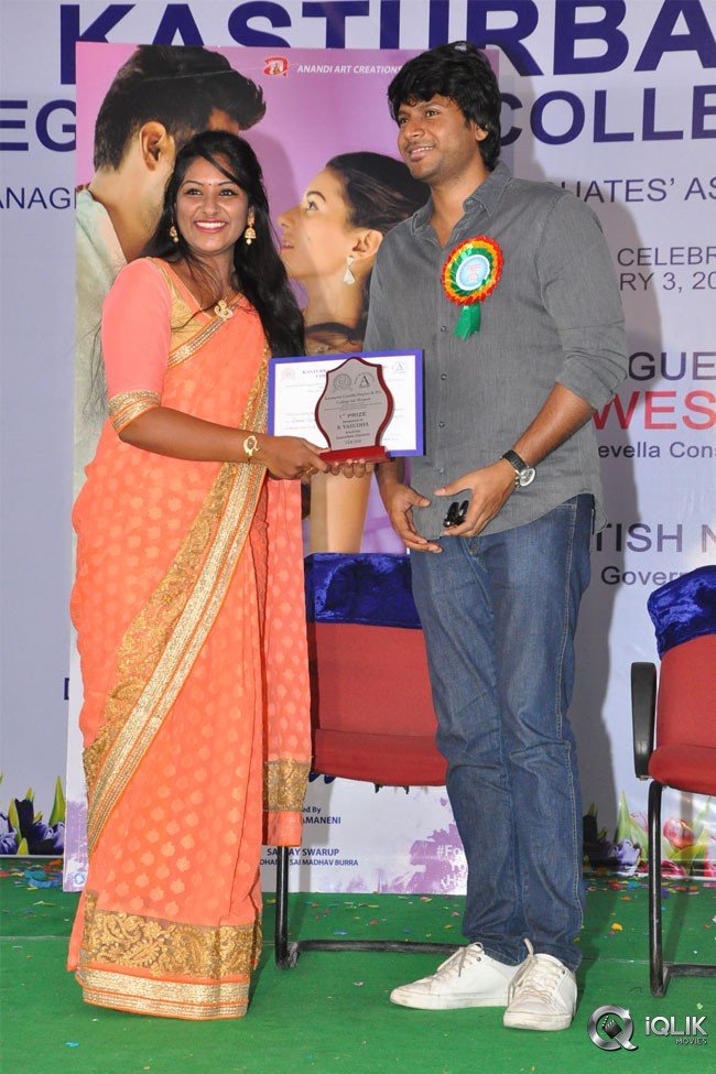 Manasuku-Nachindi-Movie-Team-At-Kasturba-Gandhi-College